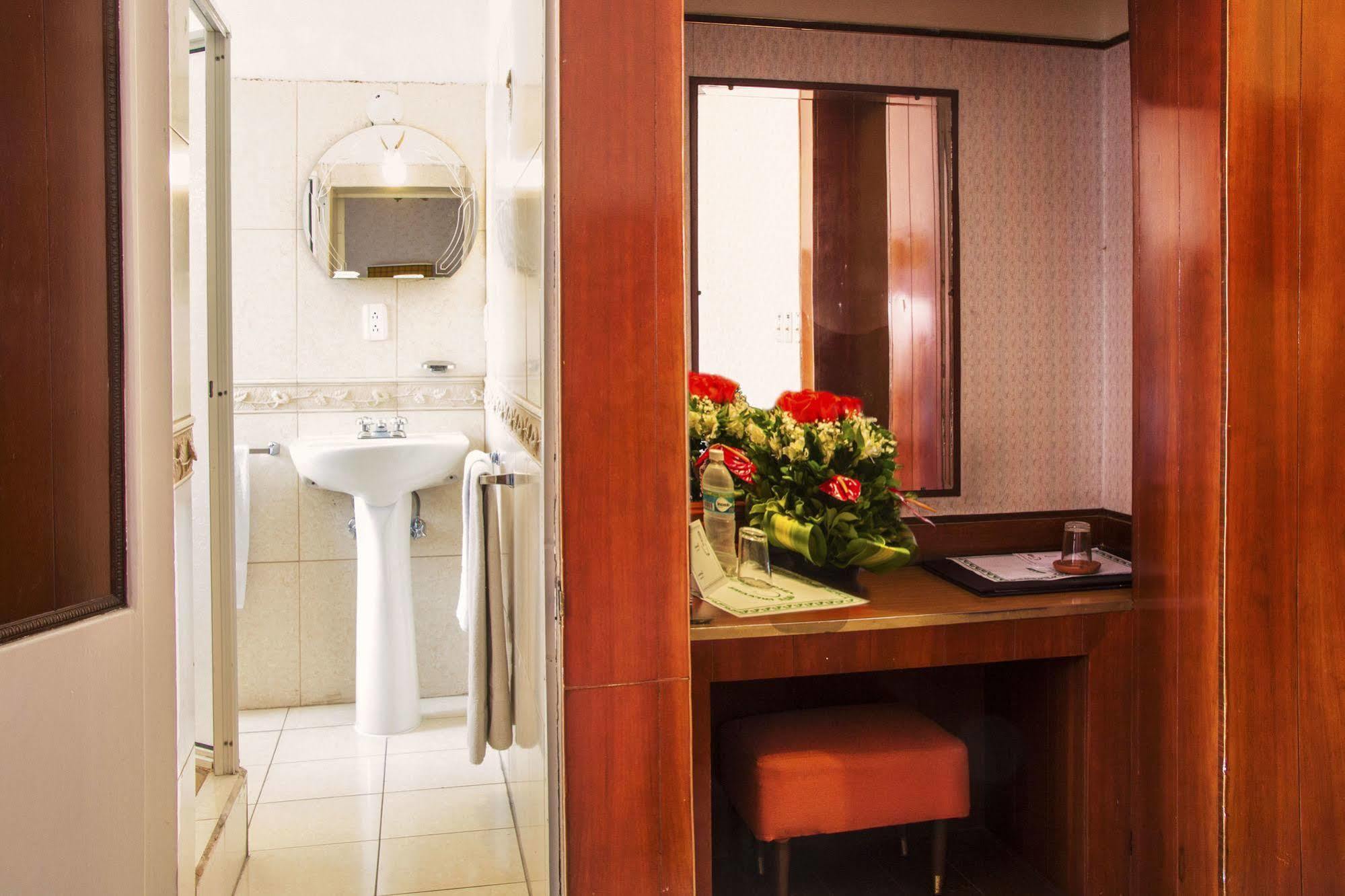 Hotel Inca Imperial Quito Esterno foto