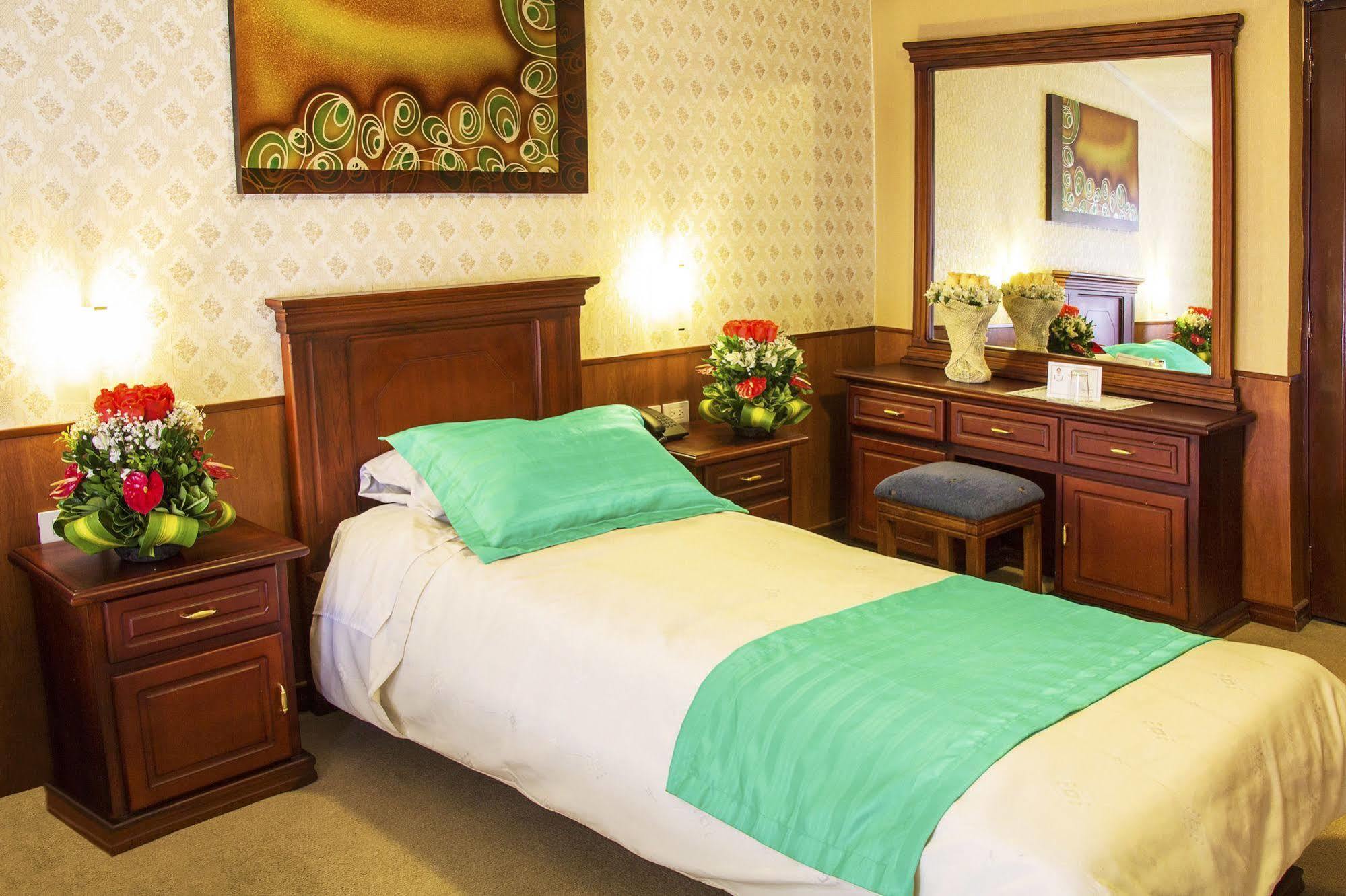 Hotel Inca Imperial Quito Esterno foto